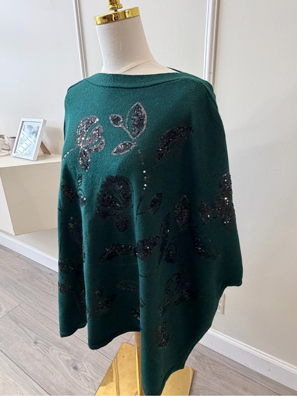 Anne Klein Emerald Green Sequin Floral Poncho Top - Picture 2 of 8